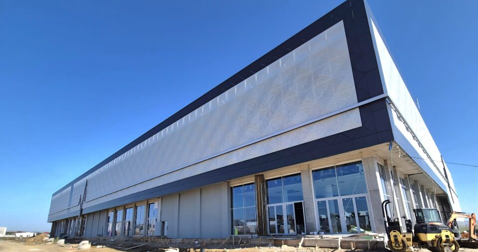 Președintele Consiliului Județean vrea organizarea unui turneu internațional de tenis de câmp în viitoarea Sală Polivalentă din Suceava