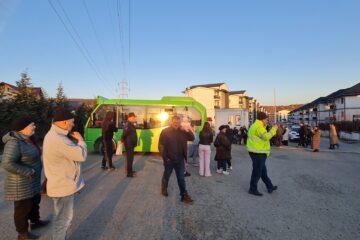 Protest al locuitorilor din zona Aleea Dumbrăvii contra scoaterii microbuzului TPL de pe linia 26