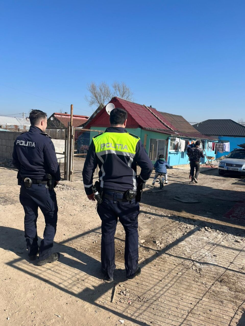 Razie de amploare a polițiștilor, la Șcheia, cu filtre rutiere, controale la familii problemă și pe linie de furt de energie electrică