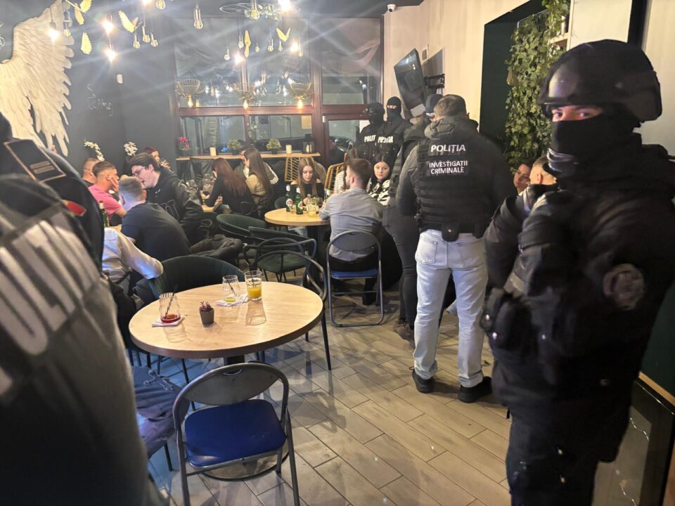 Descinderi ale Poliției în baruri și săli de jocuri, cu ”prafuri” găsite și amenzi mari pe linie de pază și protecție