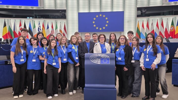 Elevi din Fălticeni, ambasadori ai valorilor europene la Parlamentul European din Strasbourg