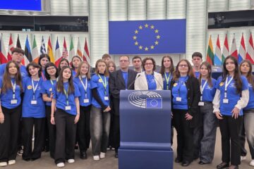 Elevi din Fălticeni, ambasadori ai valorilor europene la Parlamentul European din Strasbourg