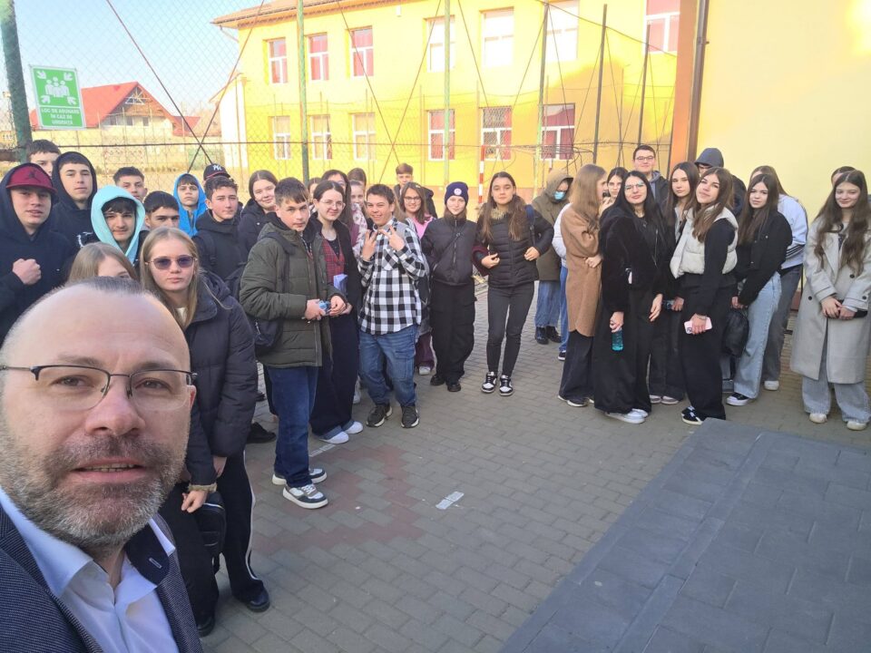 Insp. școlar general Ciprian Anton a fost prezent la Milișăuți, unde a sprijinit desfășurarea examenului