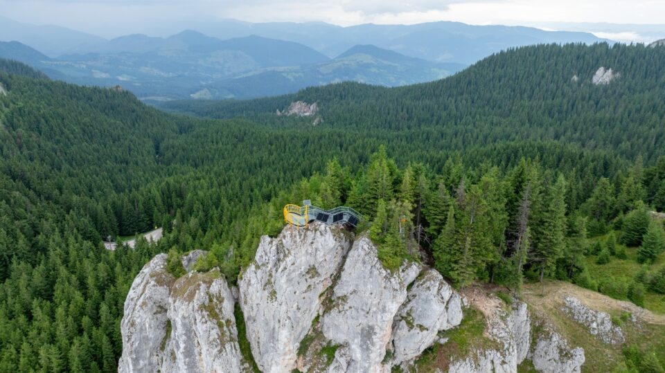 CJ Suceava va recupera 80.000 de euro din investiția făcută în amenajarea punctului de belvedere Skywalk Piatra Șoimului de pe Rarău