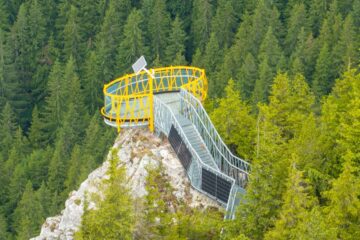 CJ Suceava va recupera 80.000 de euro din investiția făcută în amenajarea punctului de belvedere Skywalk Piatra Șoimului de pe Rarău CJ Suceava va recupera 80.000 de euro din investiția făcută în amenajarea punctului de belvedere Skywalk Piatra Șoimului de pe Rarău