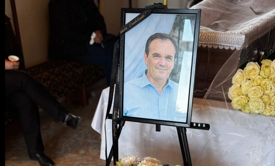 Angajat al Primăriei Suceava, înmormântat luni, după ce vineri i s-a făcut rău la serviciu Angajat al Primăriei Suceava, înmormântat luni, după ce vineri i s-a făcut rău la serviciu