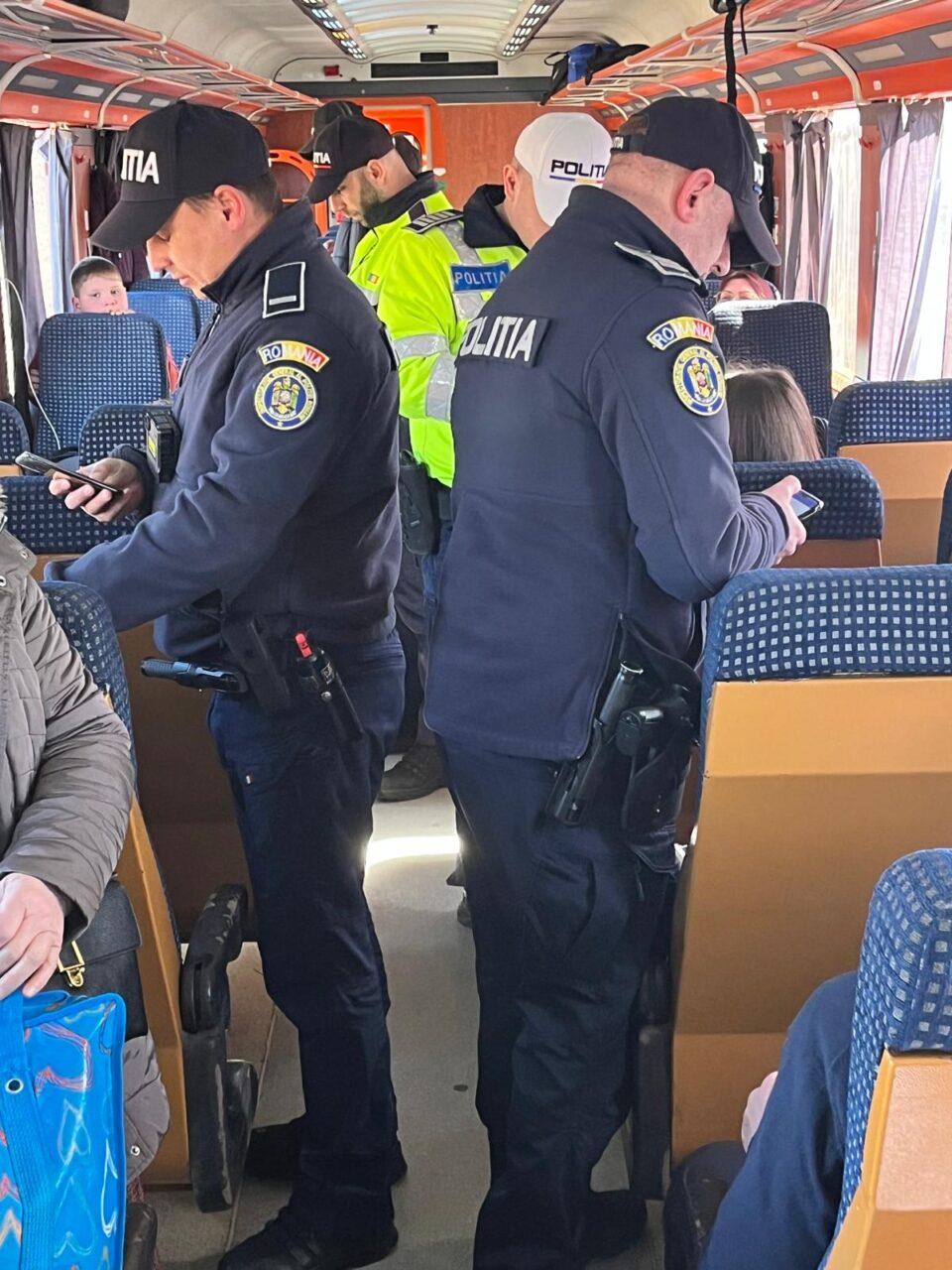 Polițiștii au găsit zece călători care circulau cu trenul fără a avea bilete