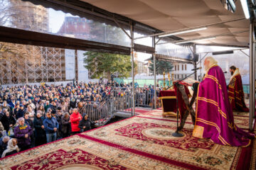 Duminica Sfintei Cruci a fost plinită cu Taina Sfântului Maslu de obște, la Catedrala Arhiepiscopală din Suceava