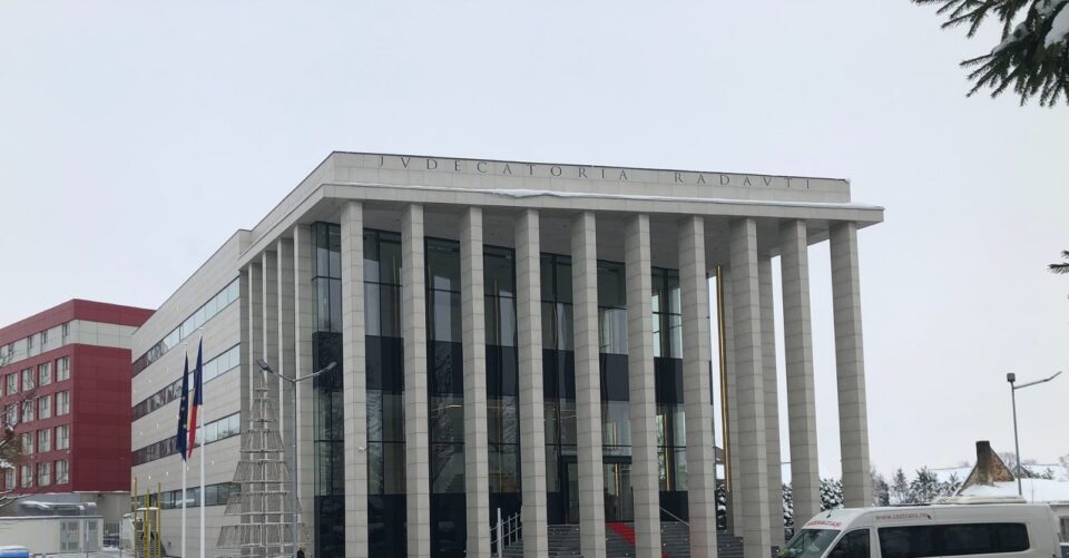 Tată condamnat pentru că și-ar fi violat în mod repetat fiica, de la vârsta de 12 ani Tată condamnat pentru că și-ar fi violat în mod repetat fiica, de la vârsta de 12 ani