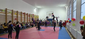 Școala „Regina Elisabeta” Rădăuți a inaugurat sala de sport modernizată cu sprijinul companiei EGGER