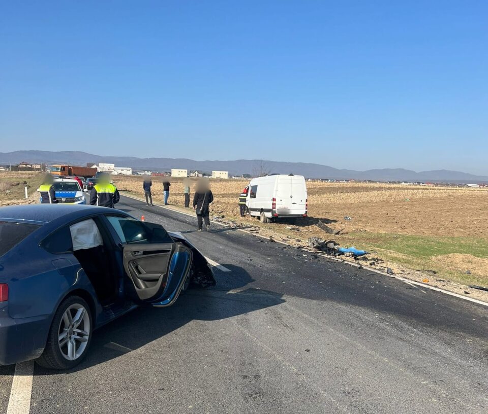 Accident între un microbuz și un autoturism, între Marginea și Rădăuți