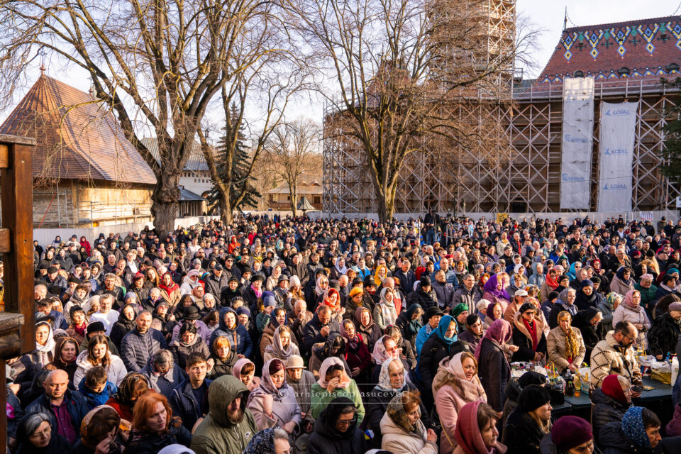 Duminica Sfintei Cruci a fost plinită cu Taina Sfântului Maslu de obște, la Catedrala Arhiepiscopală din Suceava
