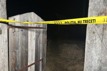 Doi bărbaţi morţi în condiţii suspecte, în aceeaşi casă