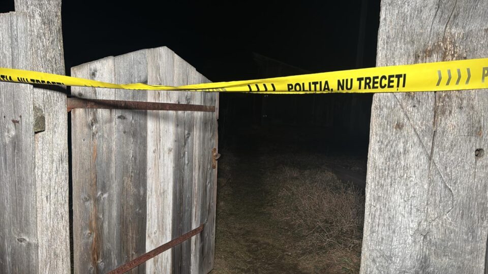 Doi bărbaţi morţi în condiţii suspecte, în aceeaşi casă