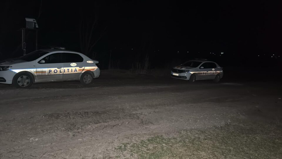 Doi bărbaţi morţi în condiţii suspecte, în aceeaşi casă