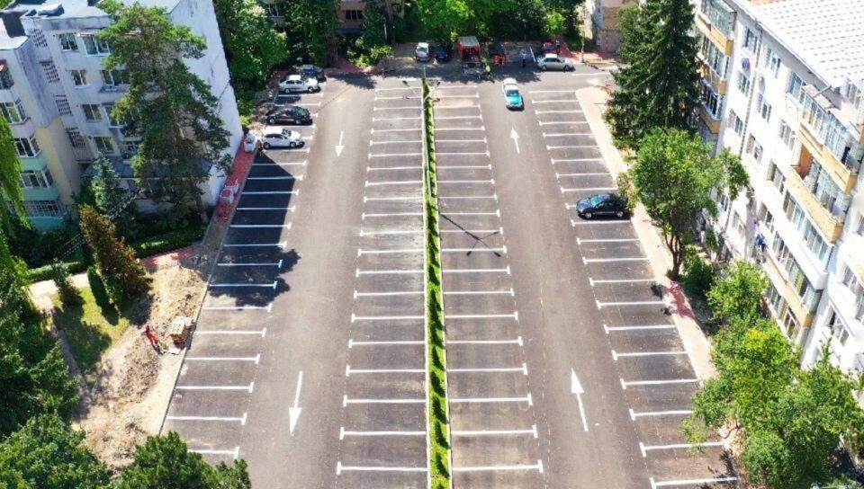 Parcarea de reședință din apropierea Policlinicii Areni