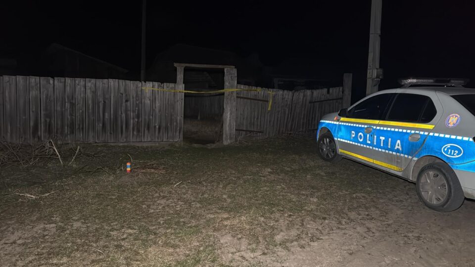 Un bărbat și-a lovit vecinul cu scaunul în cap. Victima a murit din cauza rănilor, iar agresorul a făcut infarct și și-a găsit sfârșitul