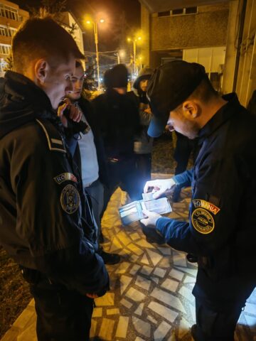 Un microbuz umplut până la refuz cu bunuri aduse din Italia, în valoare de aproape 75.000 de euro, tras pe dreapta la Sadova