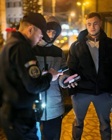 Un microbuz umplut până la refuz cu bunuri aduse din Italia, în valoare de aproape 75.000 de euro, tras pe dreapta la Sadova