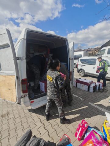 Un microbuz umplut până la refuz cu bunuri aduse din Italia, în valoare de aproape 75.000 de euro, tras pe dreapta la Sadova