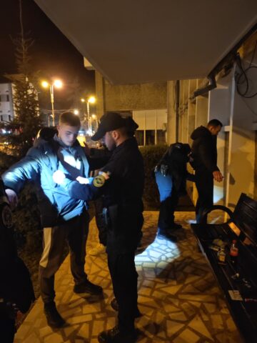 Un microbuz umplut până la refuz cu bunuri aduse din Italia, în valoare de aproape 75.000 de euro, tras pe dreapta la Sadova