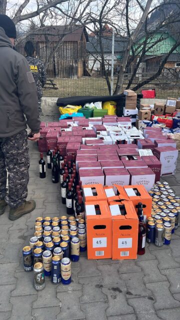 Un microbuz umplut până la refuz cu bunuri aduse din Italia, în valoare de aproape 75.000 de euro, tras pe dreapta la Sadova