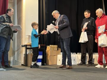 Primarul Cătălin Coman i-a premiat pe cei mai buni sportivi din municipiu și antrenorii acestora