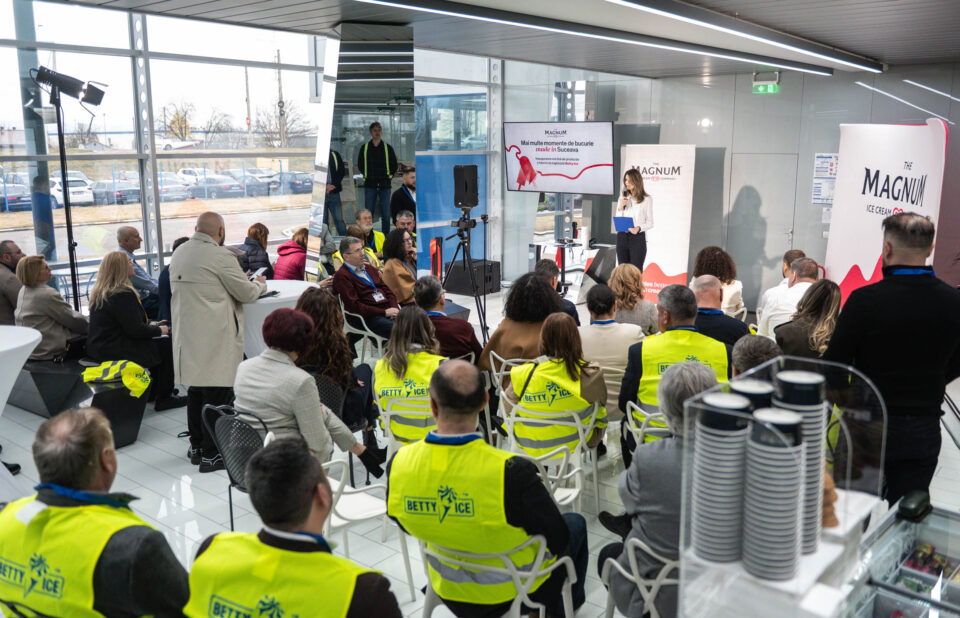 Accident rutier violent, pe șoseaua de centură a Sucevei, cu trei autoturisme și un cap de tir