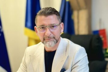 Prefectul Andronachi a dat Consiliul Județean ca exemplu de administrație eficientă, deși funcționează cu 48% mai puțin personal decât maximul de posturi din organigramă