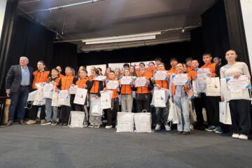 Primarul Cătălin Coman i-a premiat pe cei mai buni sportivi din municipiu și antrenorii acestora