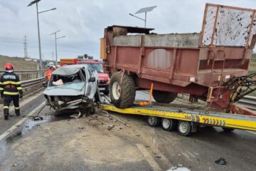 Șoferul unei autoutilitare care tracta un utilaj agricol a provocat accidentul de pe centura Sucevei