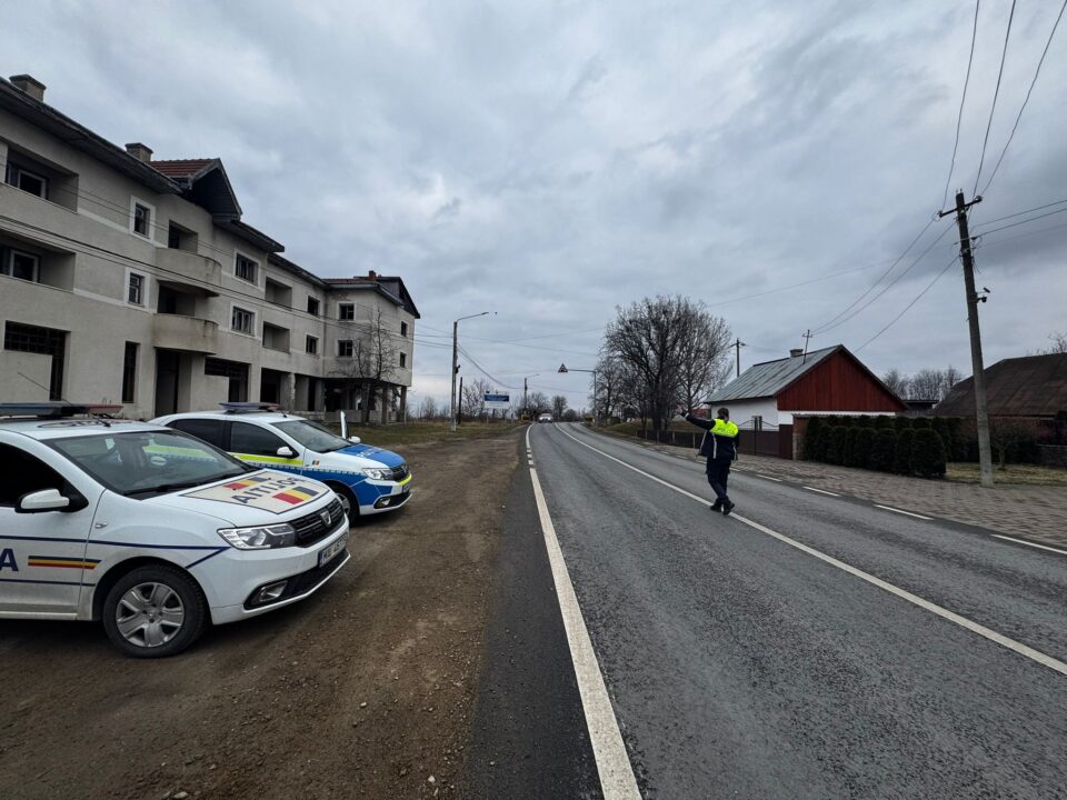 Sute de mașini oprite pentru control la mai multe filtre rutiere constituite în Rădăuți și zonele limitrofe