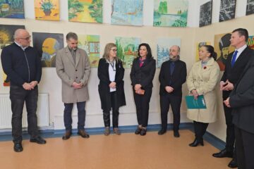 „Între lumină și liniște”, la Galeria de artă ArtLaBurdujeni, locul în care „liniștea devine formă, iar lumina devine emoție” „Între lumină și liniște”, la Galeria de artă ArtLaBurdujeni, locul în care „liniștea devine formă, iar lumina devine emoție”