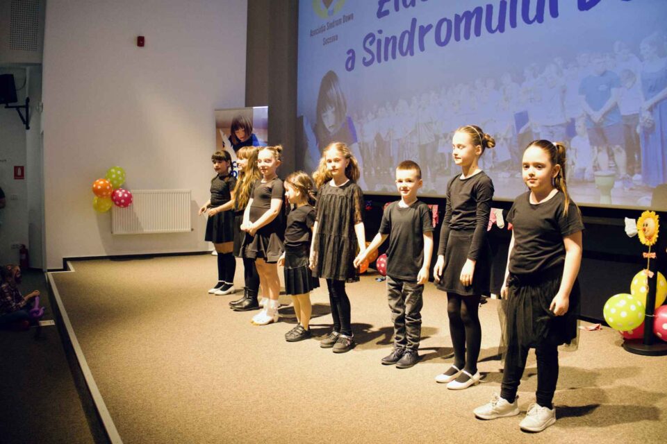 Peste 200 de persoane, prezente la evenimentul „Împreună prieteni”, organizat de Asociația Sindrom Down Suceava