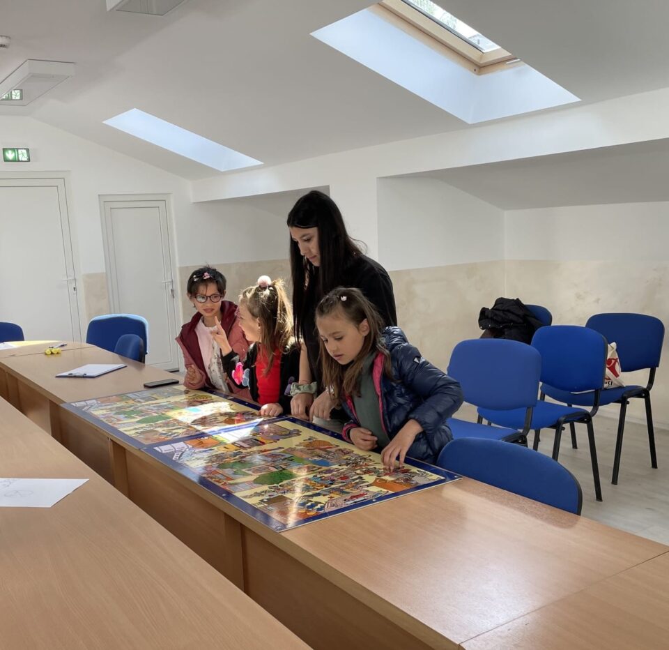 „Servicii comunitare pentru familii unite”, proiect de care beneficiază copii din Suceava, Fălticeni, Baia, Valea Moldovei și Dolhești