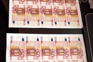 Fabrică de bani în județul Suceava. 1,2 milioane de euro falși, ridicați de procurorii de la DIICOT