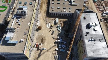 Vremea bună a permis reluarea lucrărilor și la exteriorul clădirilor din campusul studențesc de la Moara