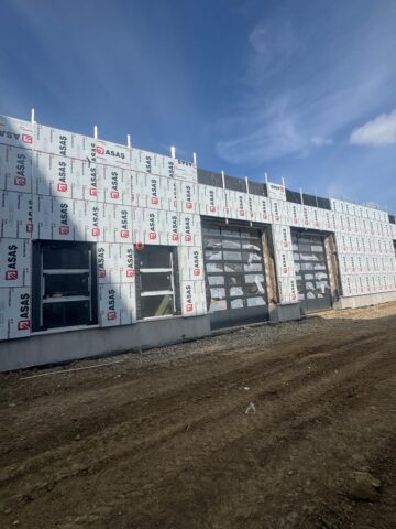 Vremea bună a permis reluarea lucrărilor și la exteriorul clădirilor din campusul studențesc de la Moara