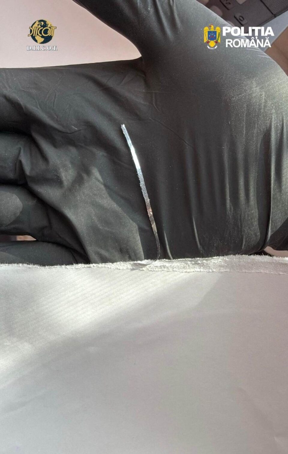 Fabrică de bani în județul Suceava. 1,2 milioane de euro falși, ridicați de procurorii de la DIICOT