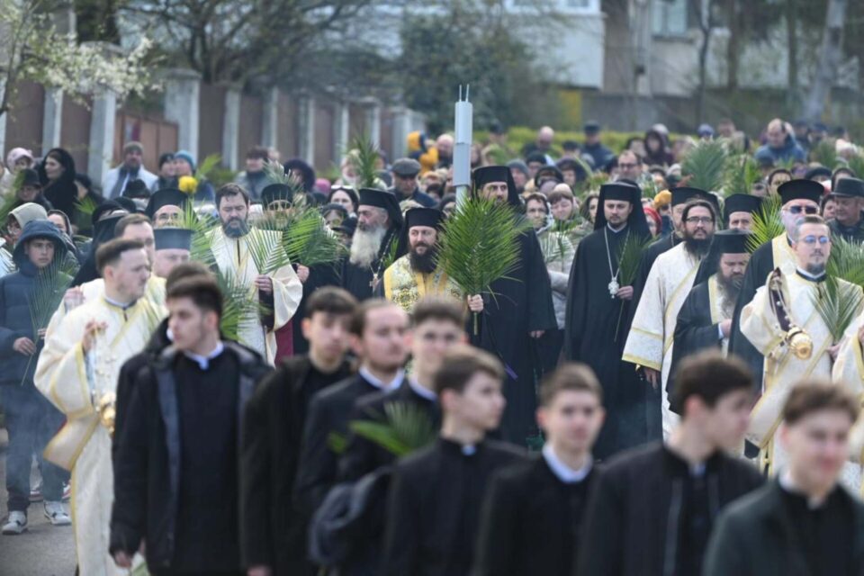 Sute de clerici și credincioși așteptați sâmbătă, 4 aprilie, la procesiunea de Florii, pe străzile Sucevei
