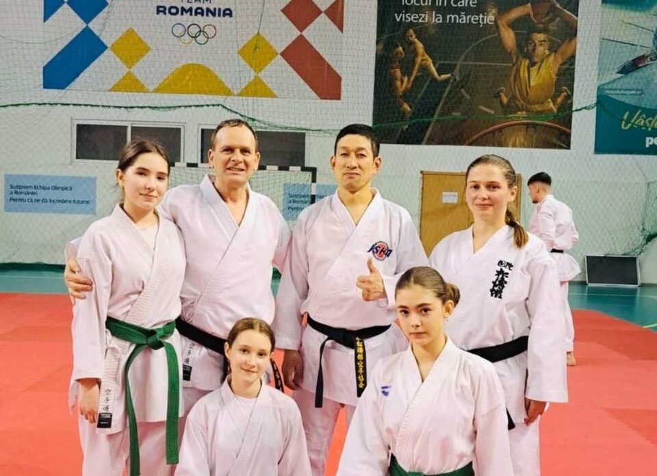 Sportivii Clubului Bushido Gura Humorului s-au perfecționat la un seminar internațional de karate