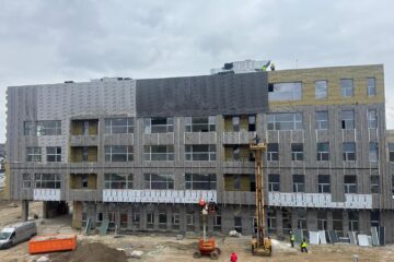 Vremea bună a permis reluarea lucrărilor și la exteriorul clădirilor din campusul studențesc de la Moara