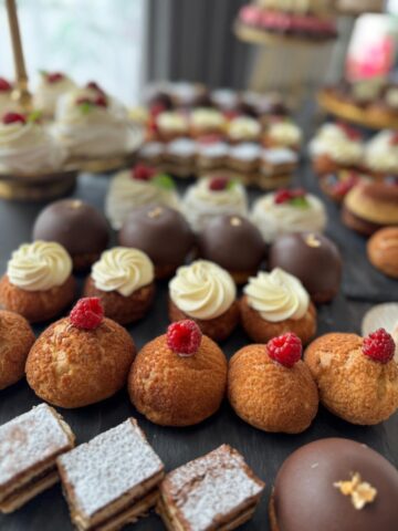 Esther Cakes: deserturi rafinate pentru cele mai importante evenimente