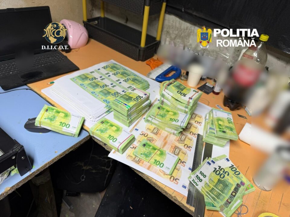 Trei suceveni, reținuți în arest în dosarul privind fabrica de făcut euro de la Burla, unde s-ar fi tipărit 2 milioane de euro