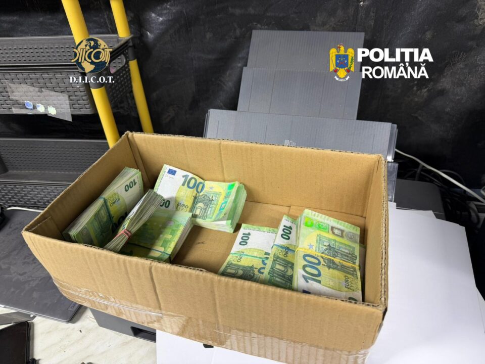 Trei suceveni, reținuți în arest în dosarul privind fabrica de făcut euro de la Burla, unde s-ar fi tipărit 2 milioane de euro