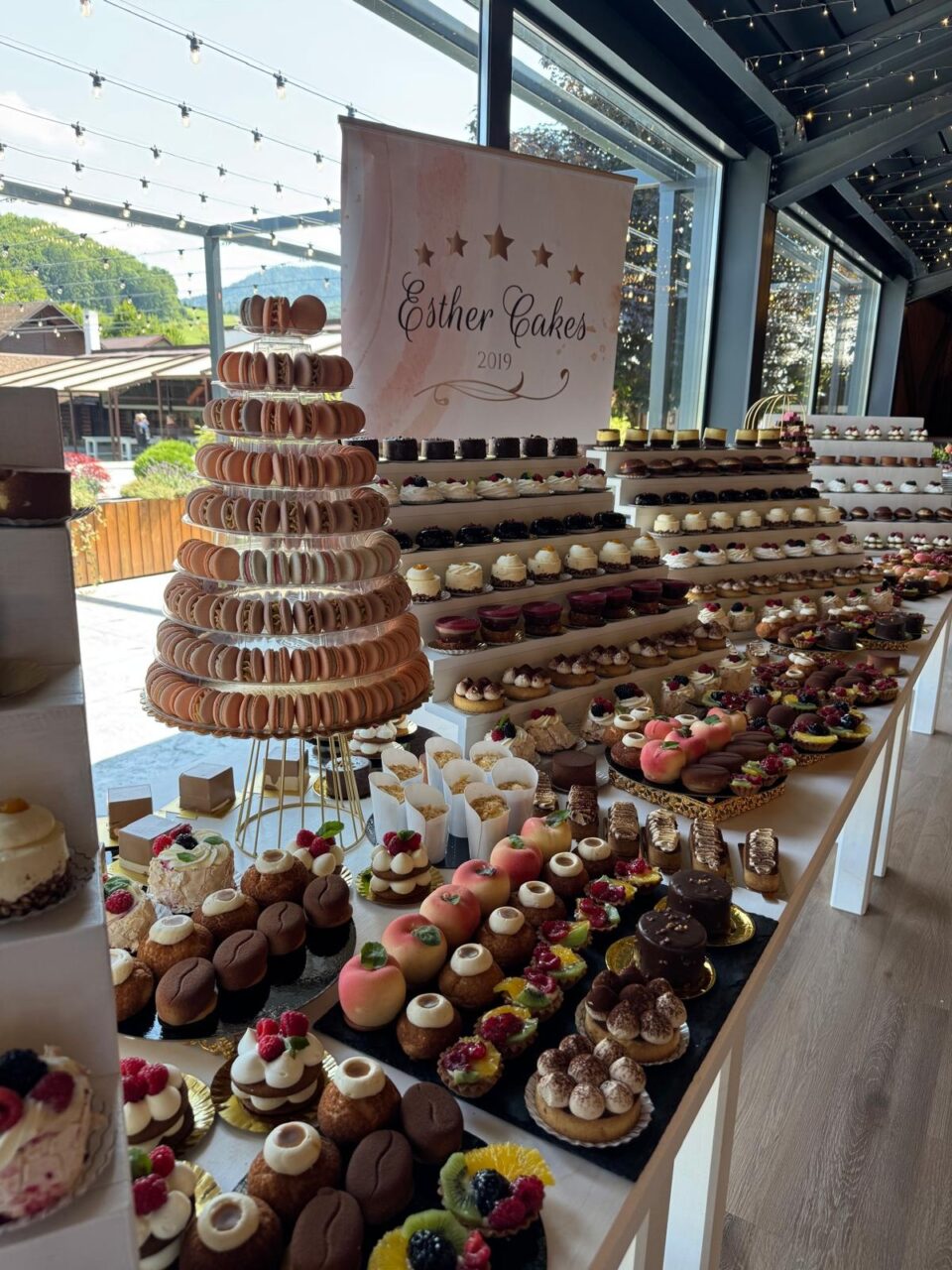 Esther Cakes: deserturi rafinate pentru cele mai importante evenimente