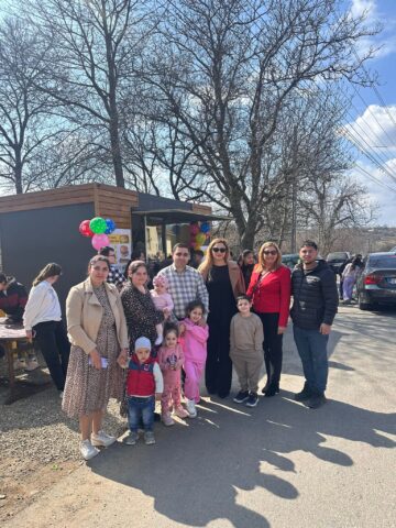 „Rulota satului”: Cum a reușit un student de etnie romă, de la universitatea din Suceava, să creeze locuri de muncă la Drăgoiești