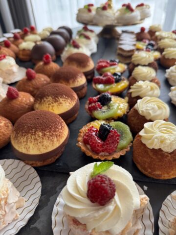 Esther Cakes: deserturi rafinate pentru cele mai importante evenimente