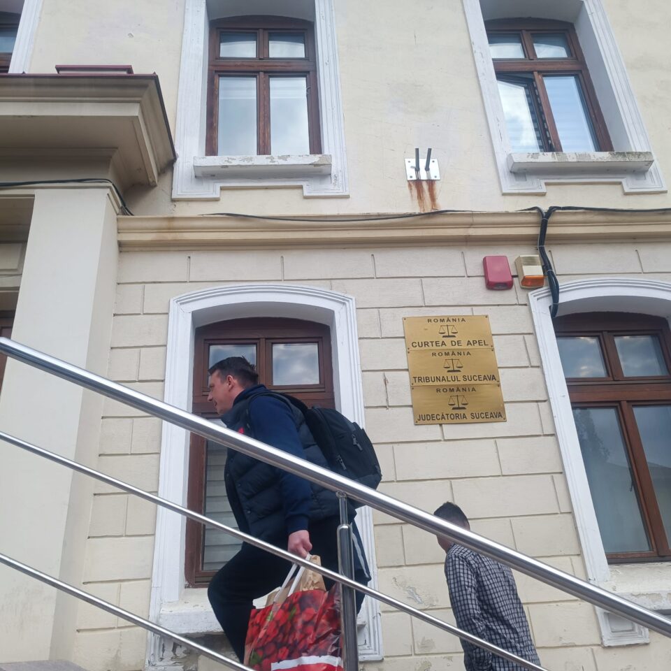 Șoferul care l-a accidentat grav pe locțiitorul comandatului ISU Fălticeni, reținut pentru tentativă de omor, a fost eliberat de un judecător joi după-amiază