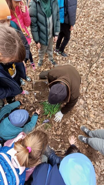 Primii vizitatori ai „Potecii educative Pădurea Burdujeni”